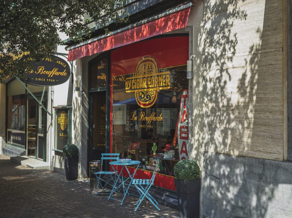 Vitrine de La Bouffarde, magasin de cigares à Sion